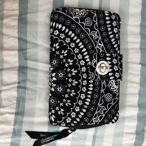 Gently used Vera Bradley Wallet Black Bandana Medallion